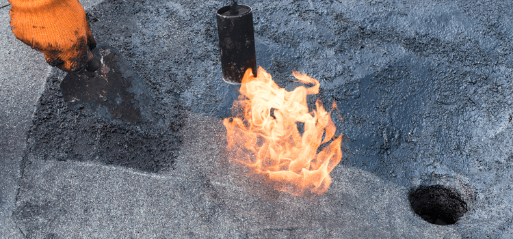 így történik a lapostető javítás