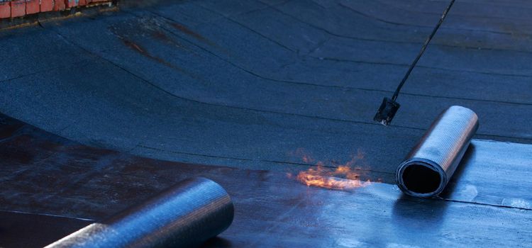 Lapostető lejtésképzés és bitumenes szigetelés kivitelezése lángolvasztásos technológiával